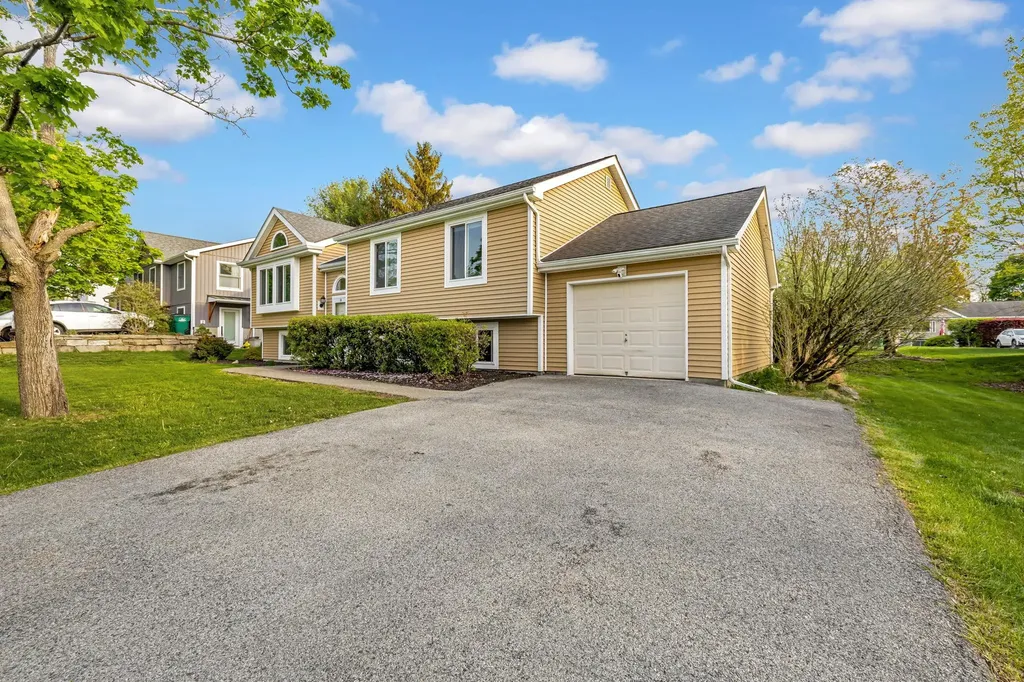 13 Iris Circle Beacon NY 12508