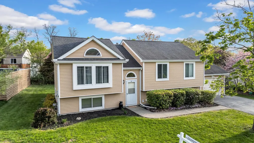 13 Iris Circle Beacon NY 12508