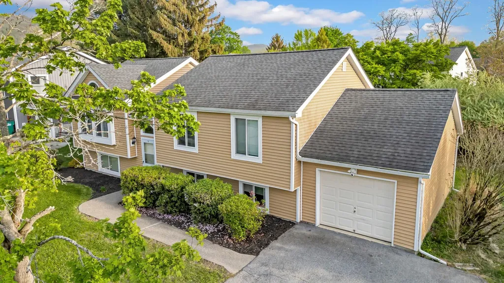 13 Iris Circle Beacon NY 12508