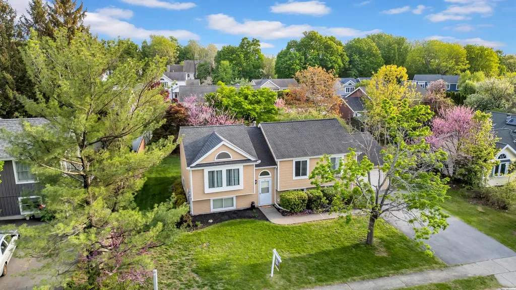 13 Iris Circle Beacon NY 12508