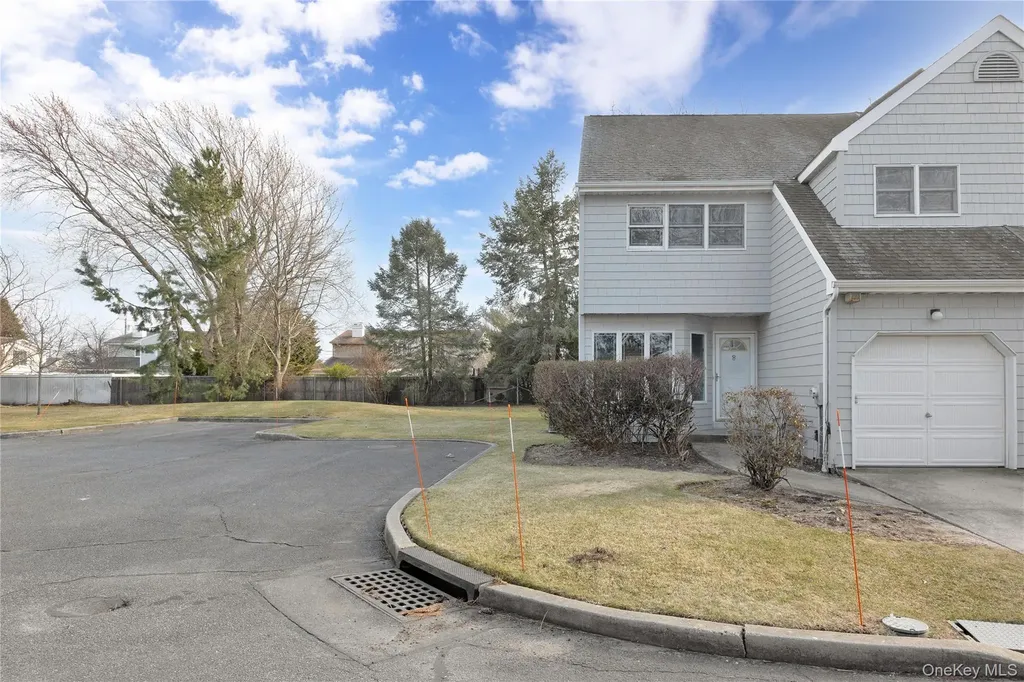 8 Beach Manor Court West Islip NY 11795