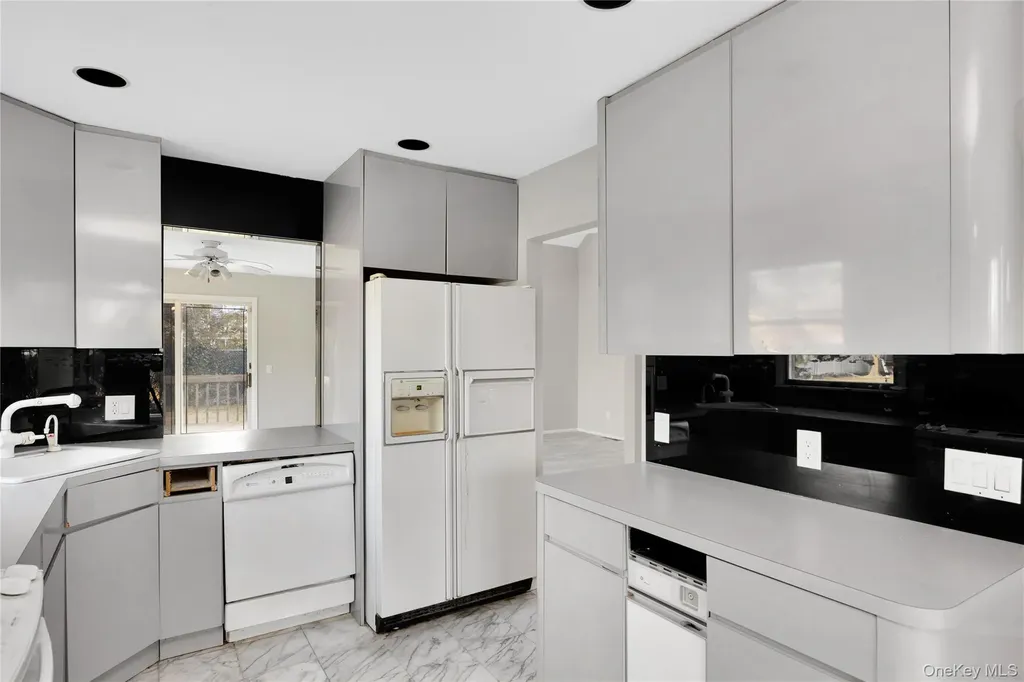 8 Beach Manor Court West Islip NY 11795