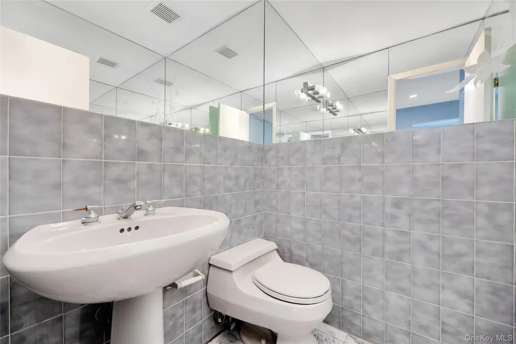 8 Beach Manor Court West Islip NY 11795