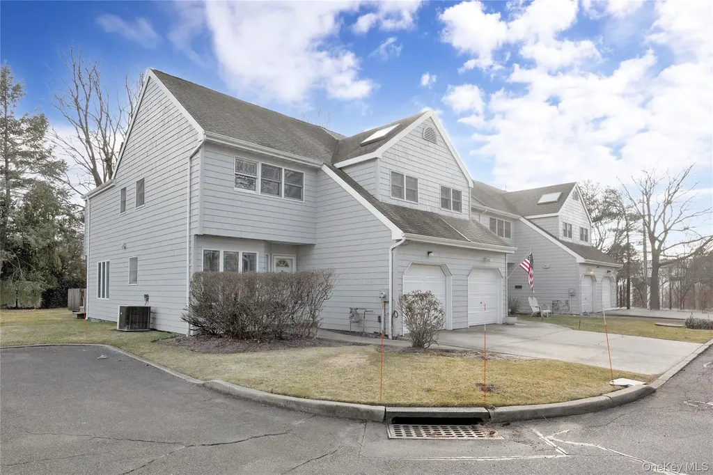 8 Beach Manor Court West Islip NY 11795