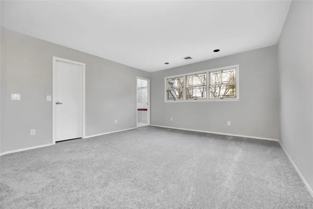 8 Beach Manor Court West Islip NY 11795