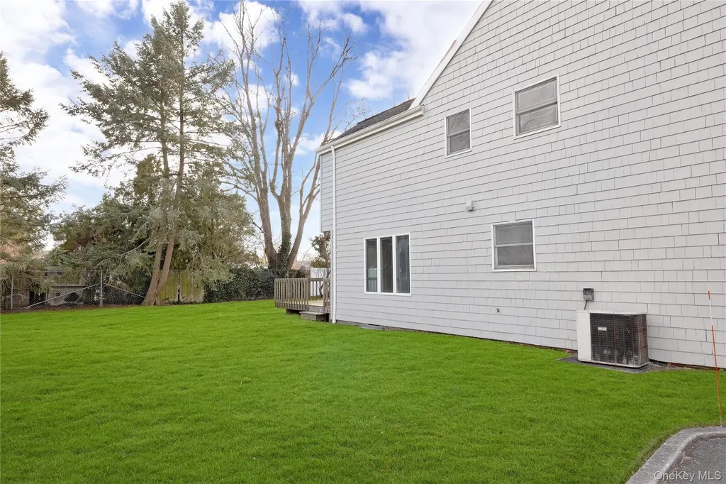 8 Beach Manor Court West Islip NY 11795