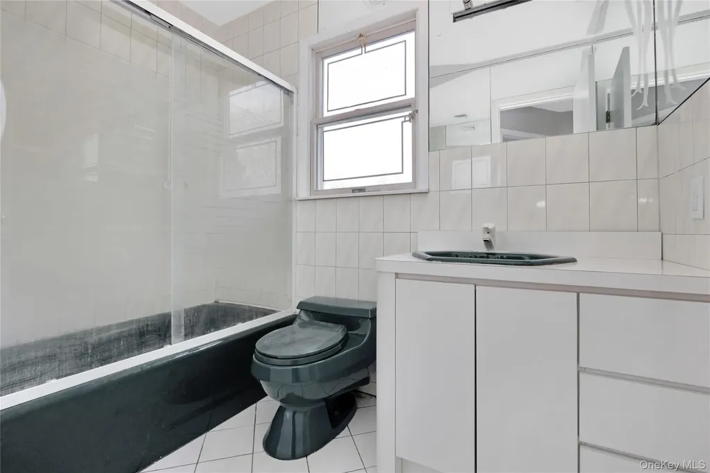 8 Beach Manor Court West Islip NY 11795