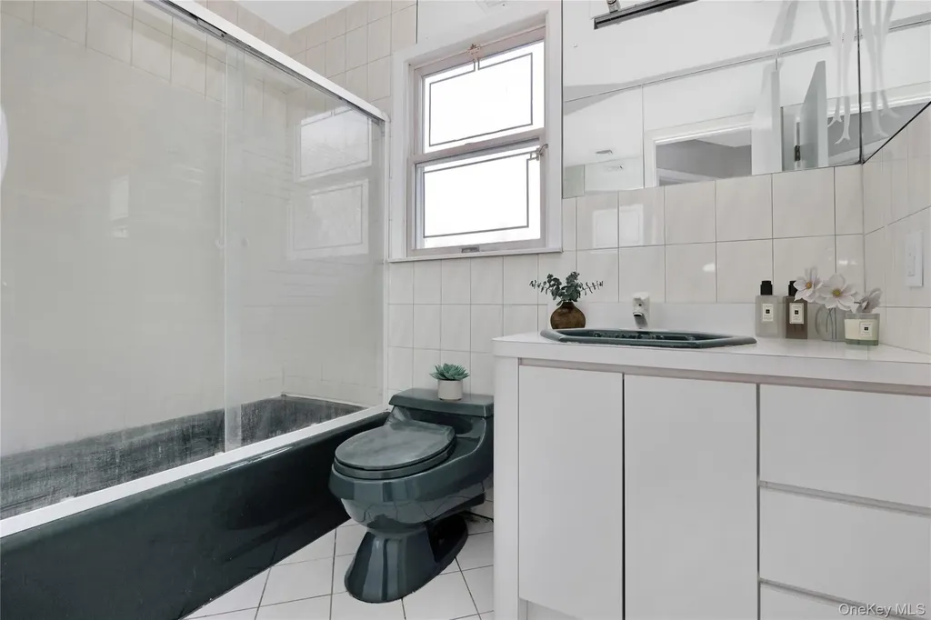 8 Beach Manor Court West Islip NY 11795