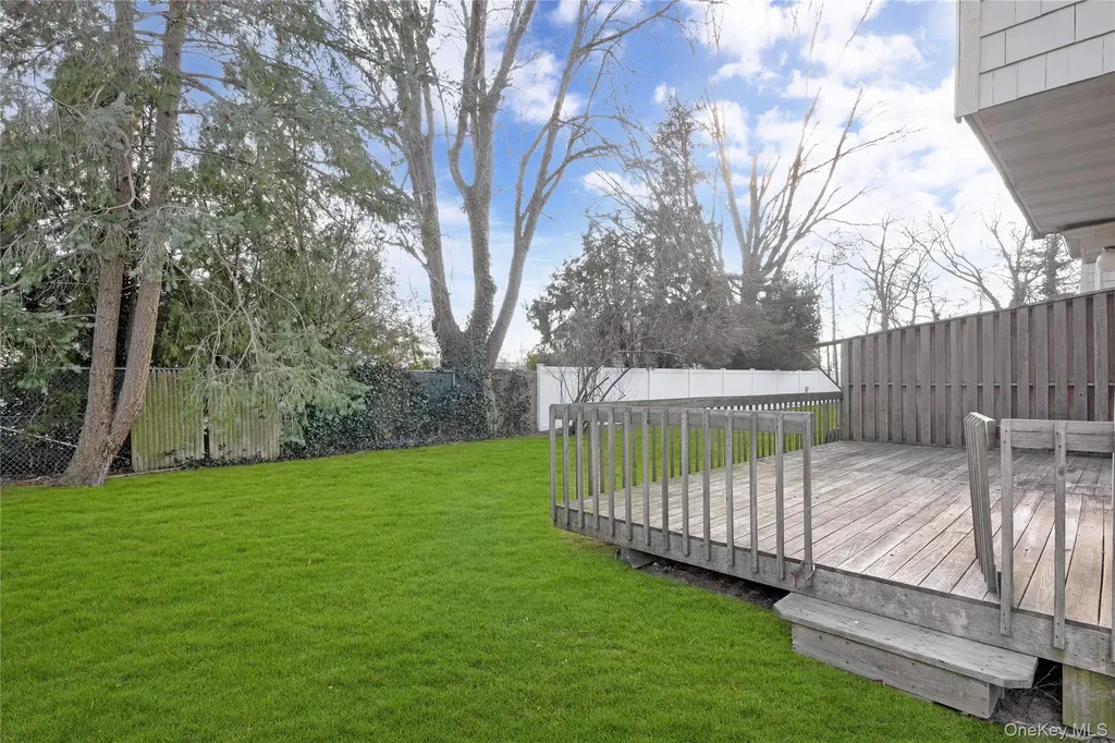8 Beach Manor Court West Islip NY 11795