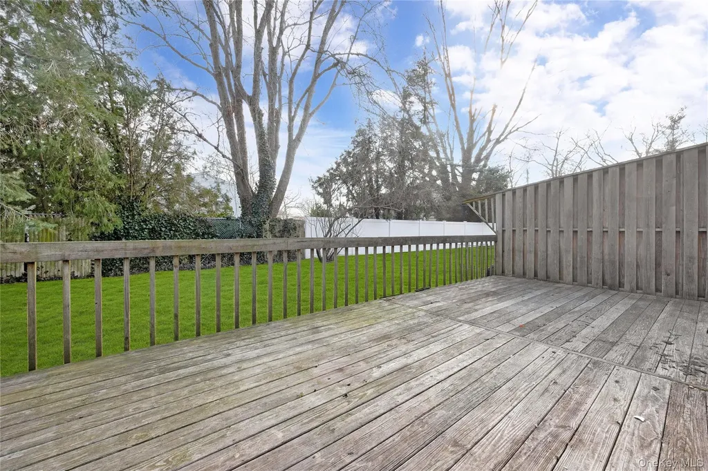 8 Beach Manor Court West Islip NY 11795