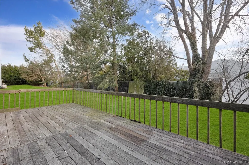 8 Beach Manor Court West Islip NY 11795