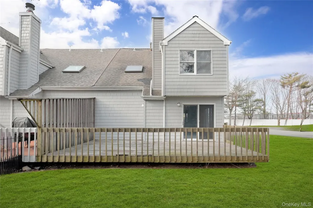 8 Beach Manor Court West Islip NY 11795