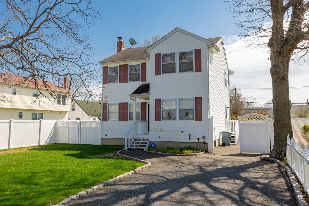 390 46th Street Babylon NY 11726