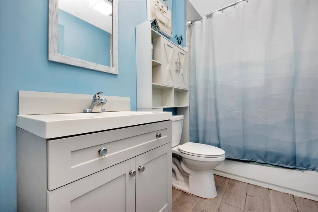 16 Elinor Place Freeport NY 11520