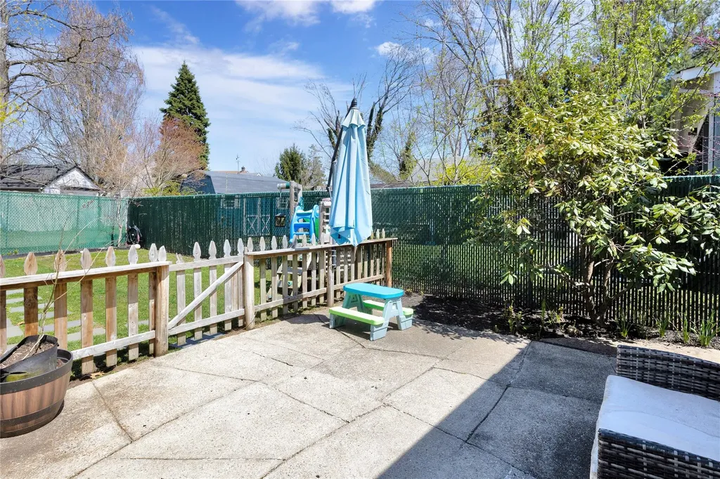 16 Elinor Place Freeport NY 11520