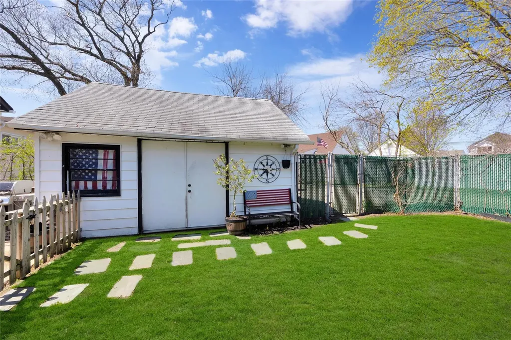 16 Elinor Place Freeport NY 11520