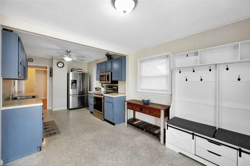 16 Elinor Place Freeport NY 11520