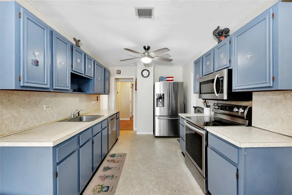 16 Elinor Place Freeport NY 11520