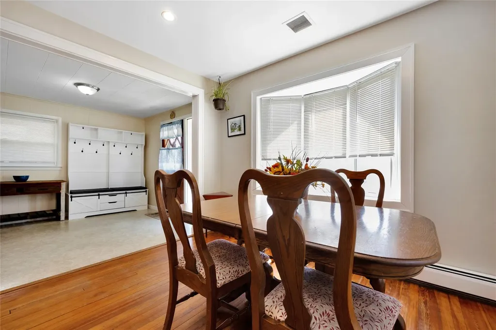 16 Elinor Place Freeport NY 11520