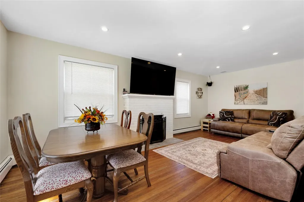 16 Elinor Place Freeport NY 11520