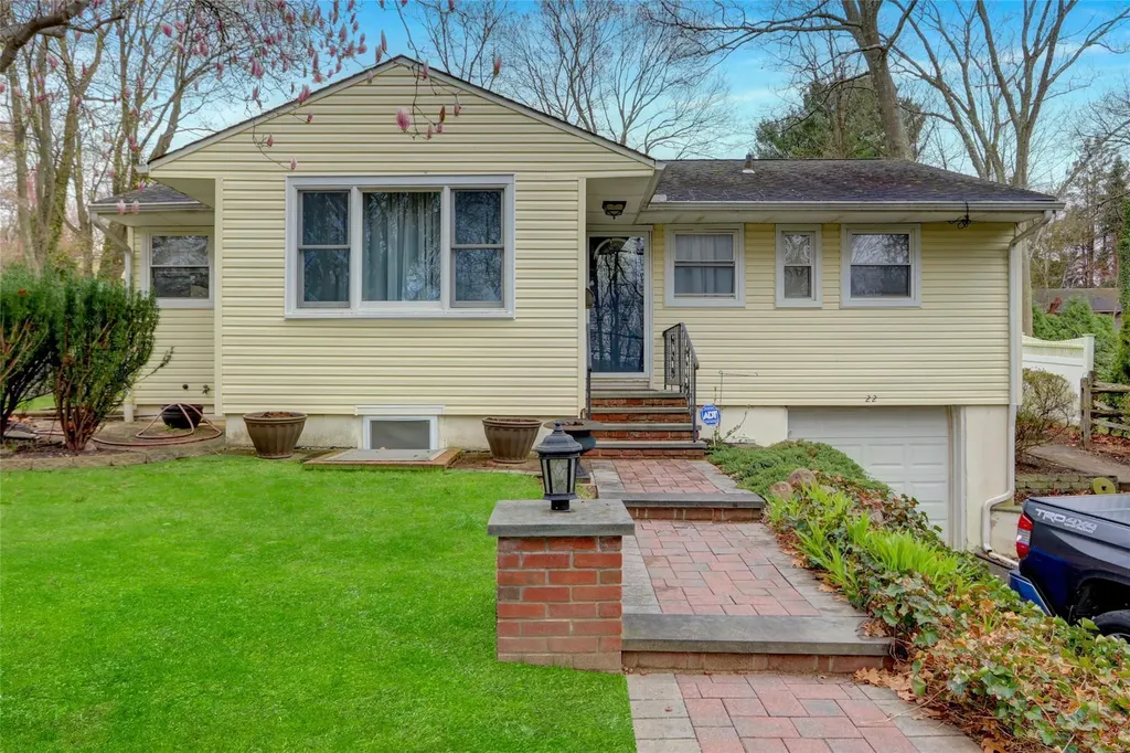 22 Walnut Place Huntington NY 11743