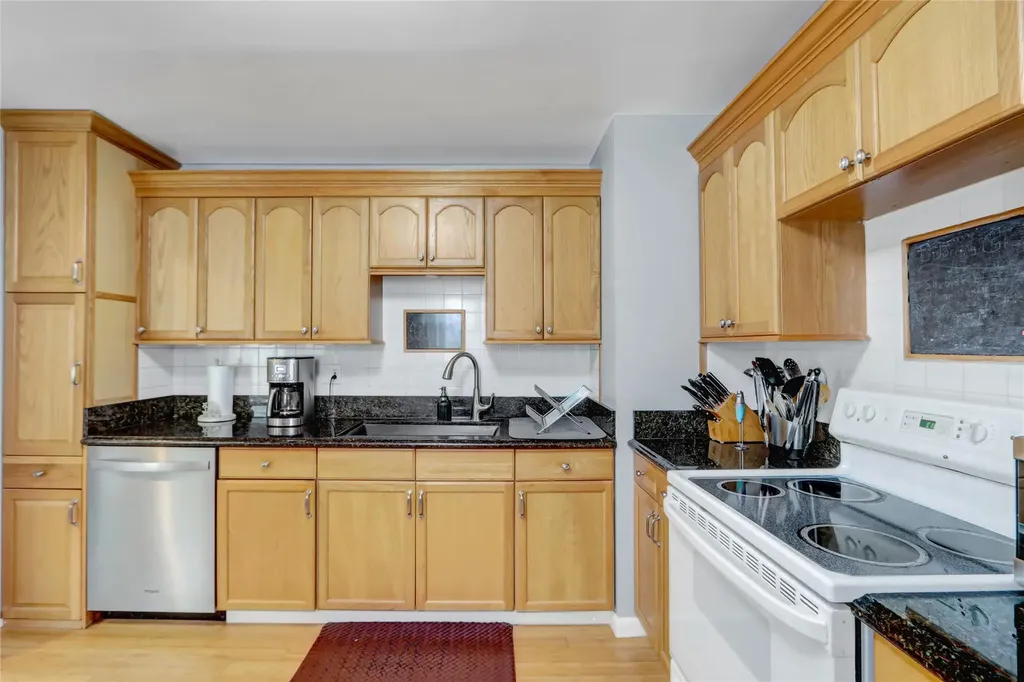 22 Walnut Place Huntington NY 11743