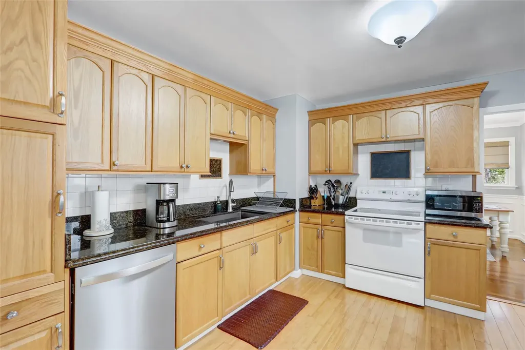 22 Walnut Place Huntington NY 11743