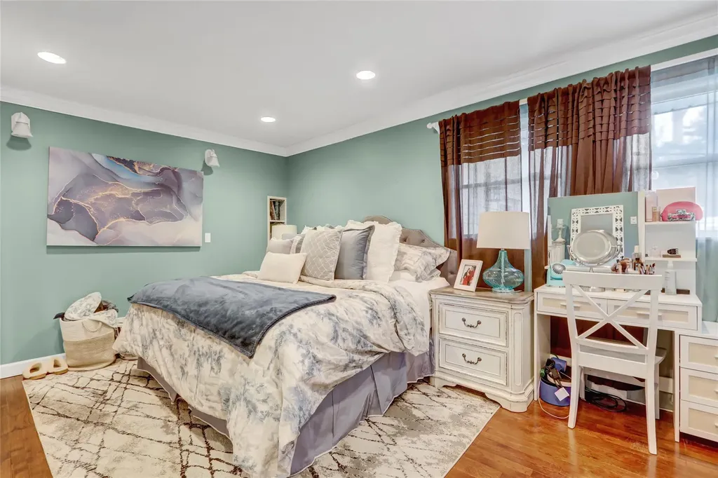 22 Walnut Place Huntington NY 11743