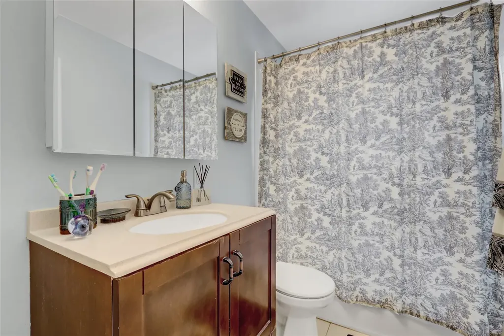 22 Walnut Place Huntington NY 11743