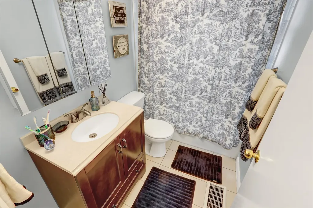 22 Walnut Place Huntington NY 11743