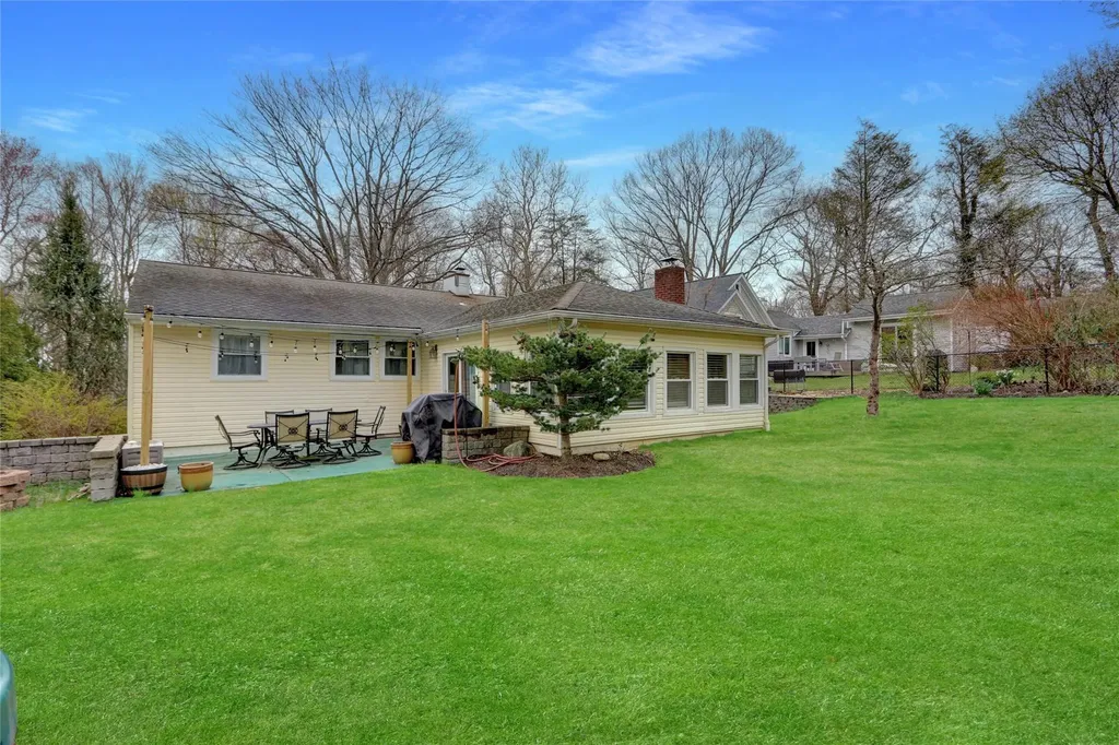 22 Walnut Place Huntington NY 11743