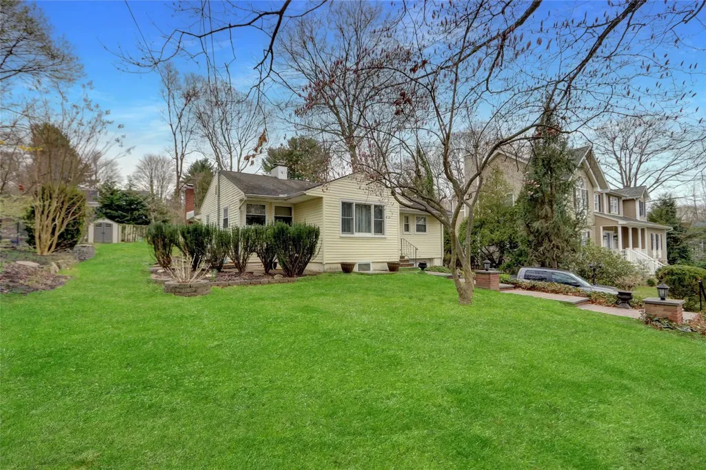 22 Walnut Place Huntington NY 11743