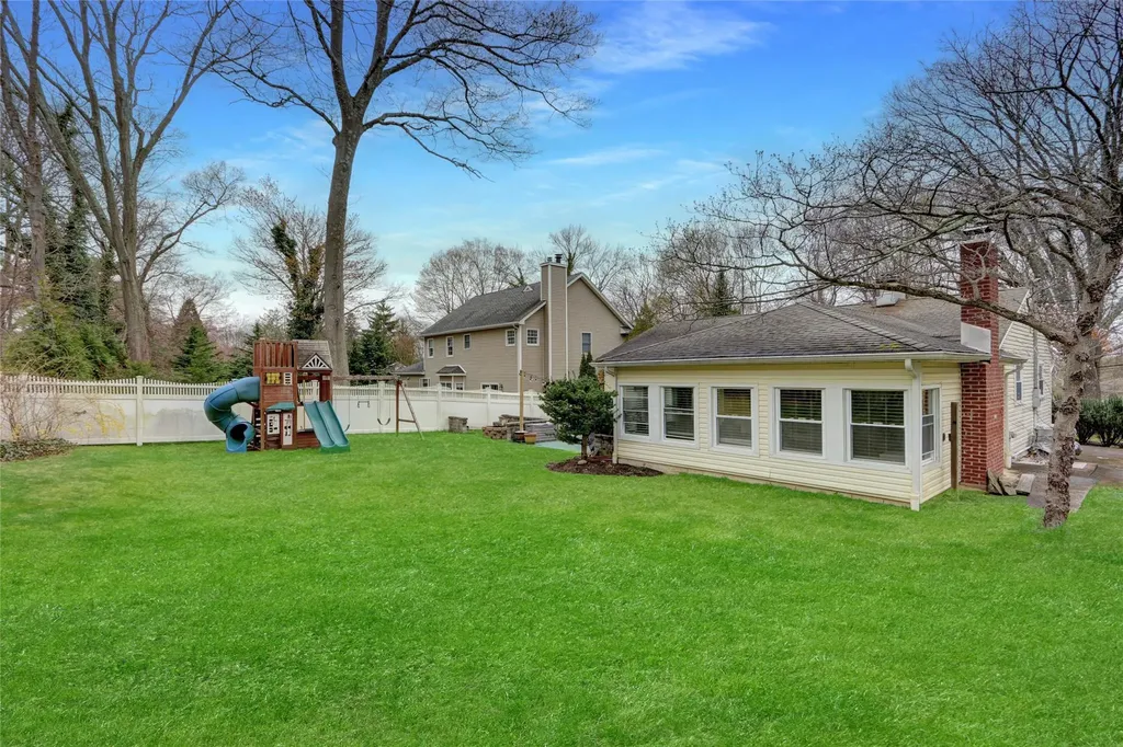 22 Walnut Place Huntington NY 11743