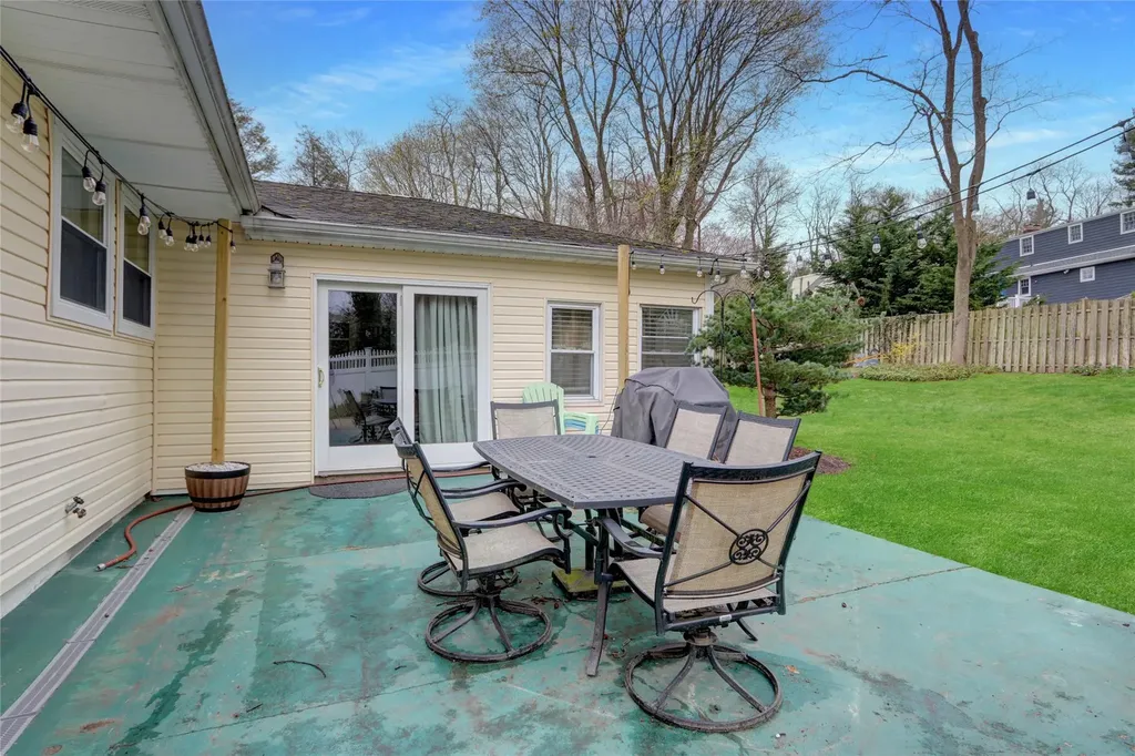 22 Walnut Place Huntington NY 11743