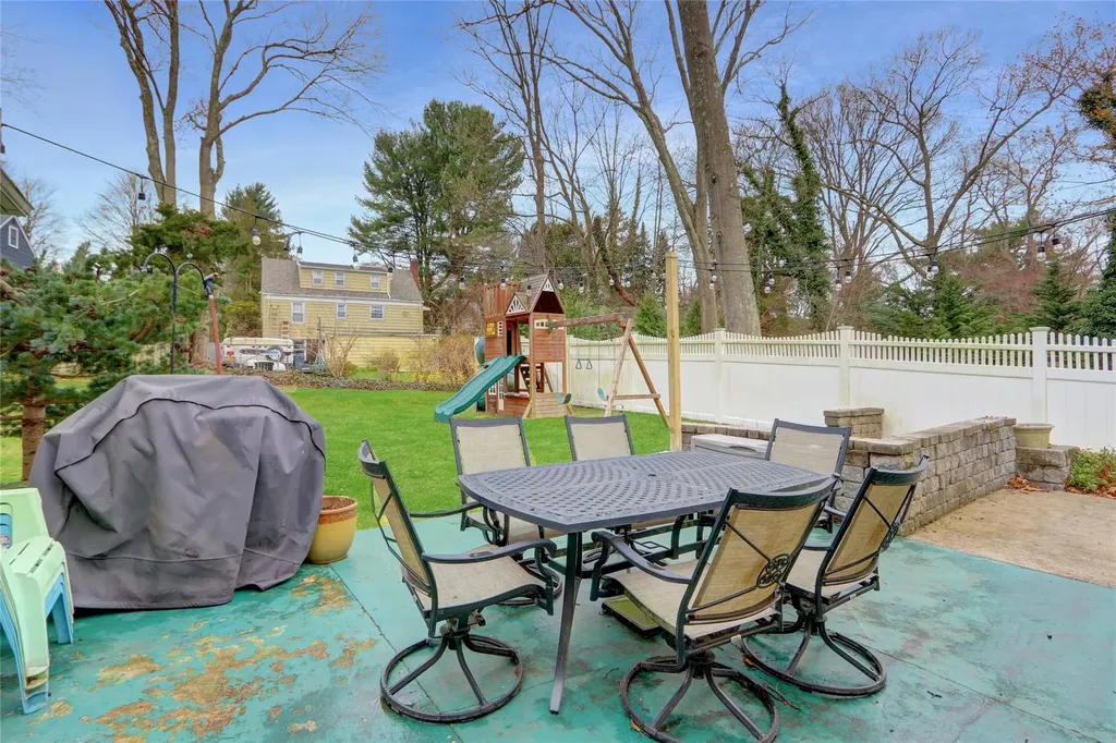 22 Walnut Place Huntington NY 11743