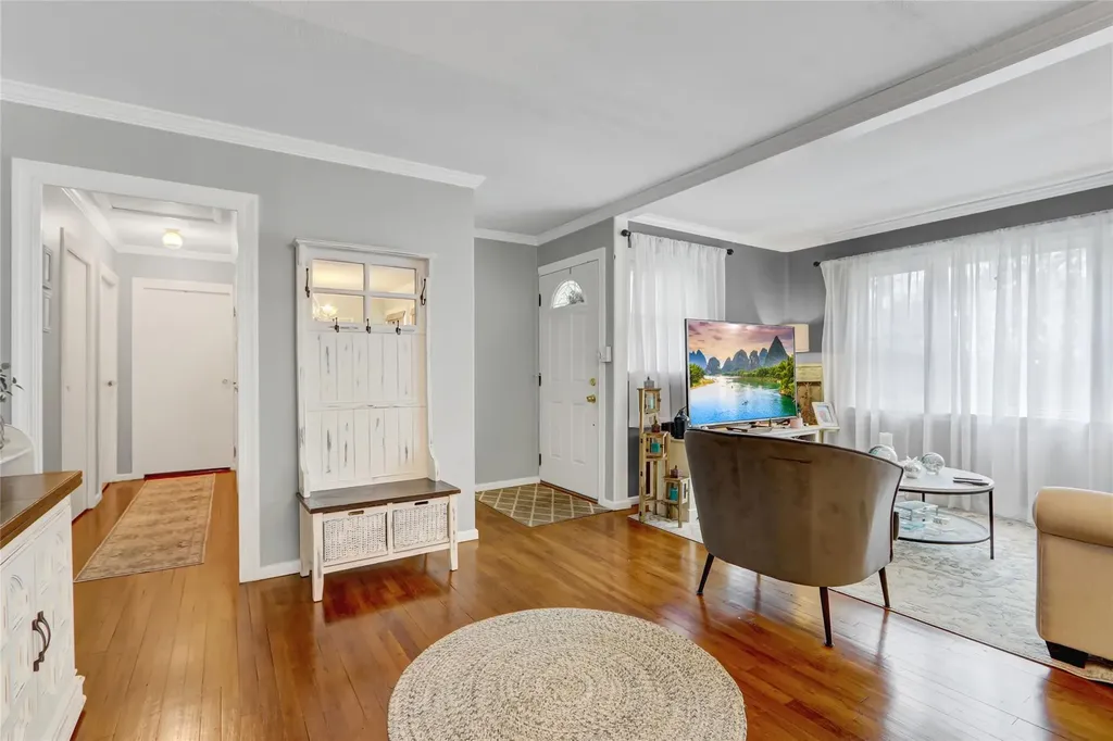 22 Walnut Place Huntington NY 11743