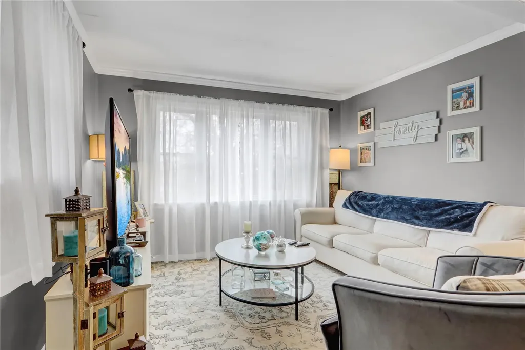 22 Walnut Place Huntington NY 11743