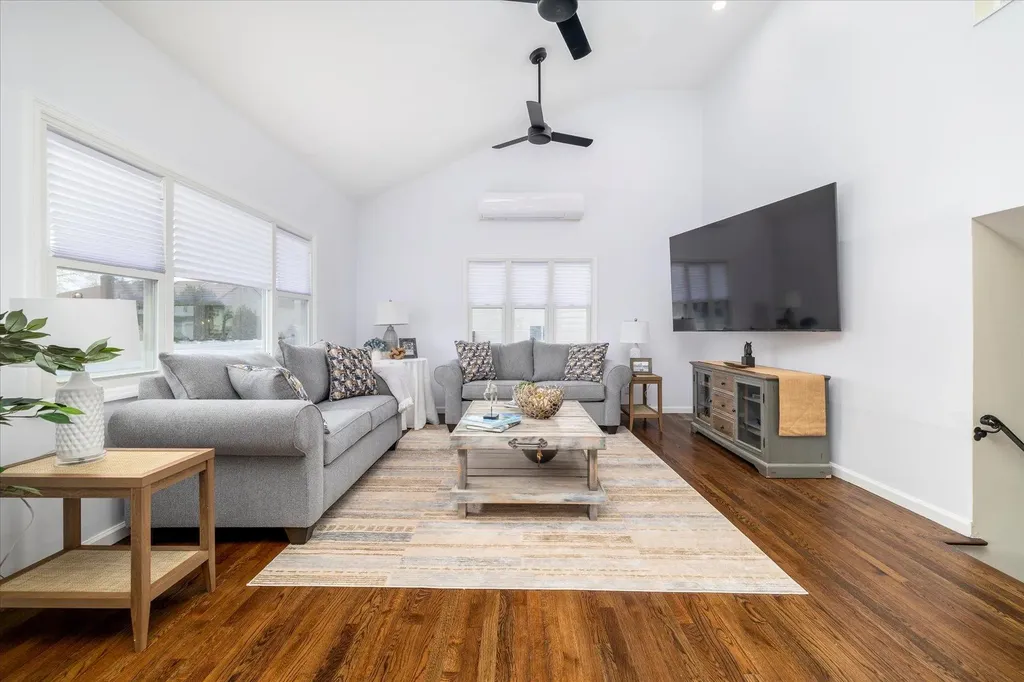 322 Dennis Street Oceanside NY 11572