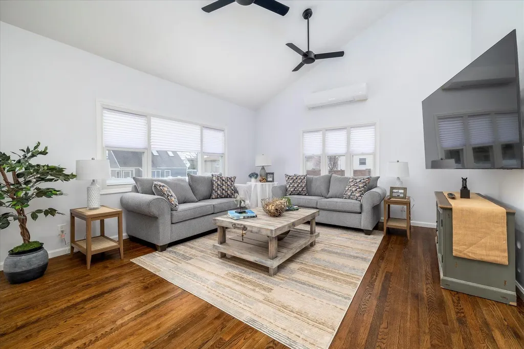 322 Dennis Street Oceanside NY 11572