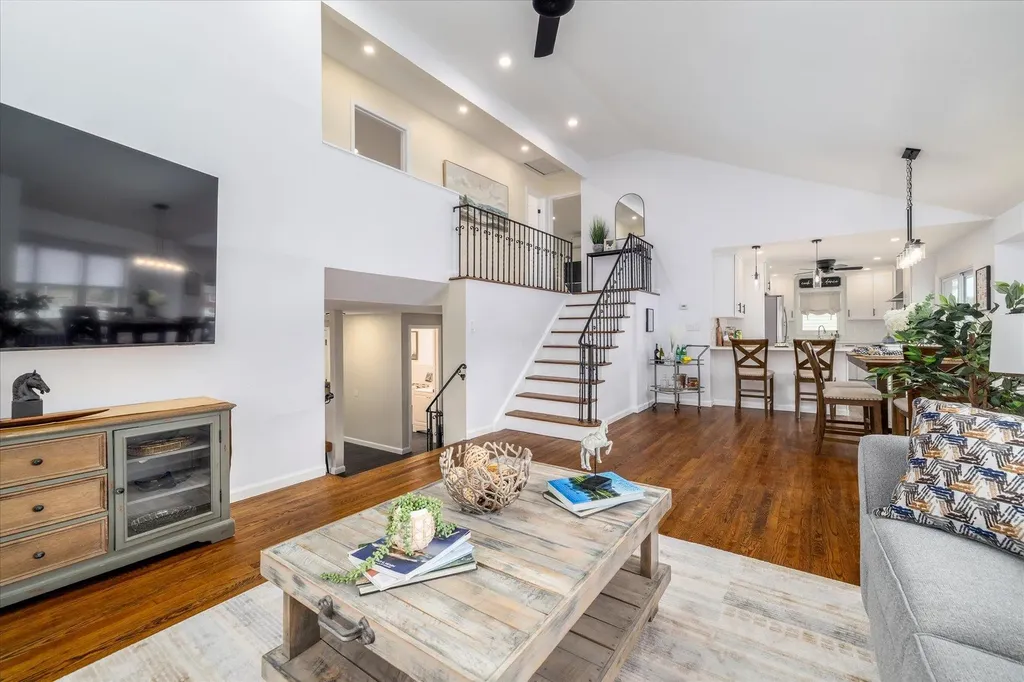 322 Dennis Street Oceanside NY 11572