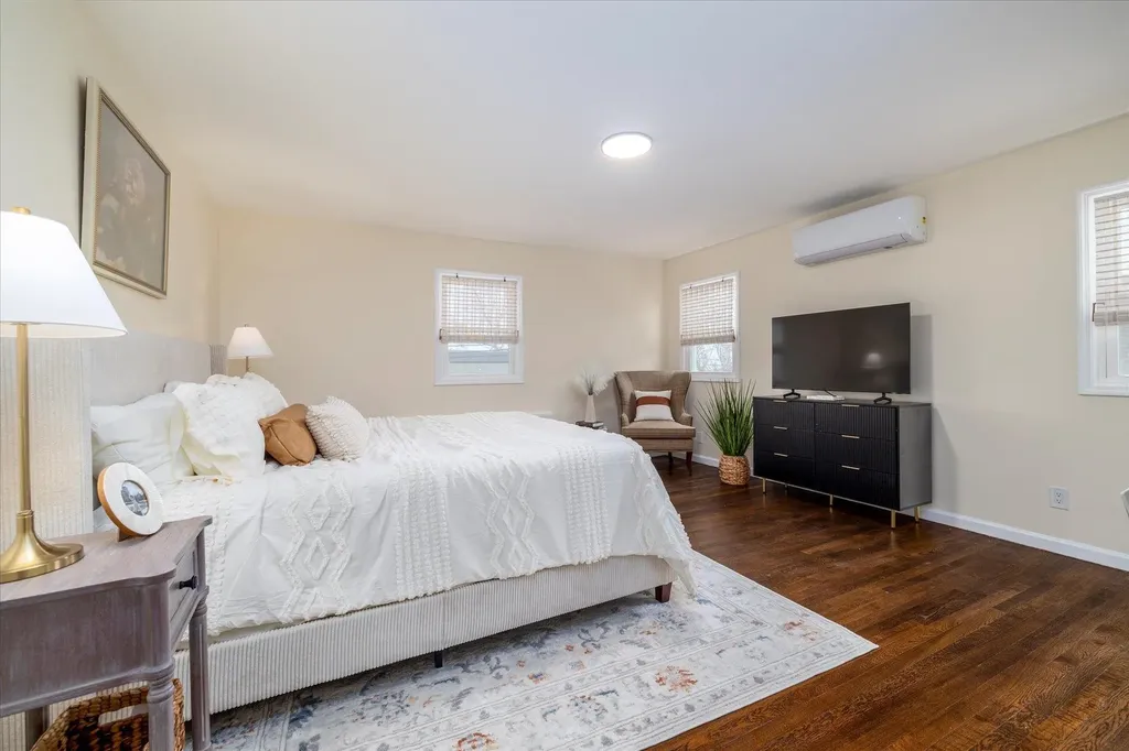 322 Dennis Street Oceanside NY 11572