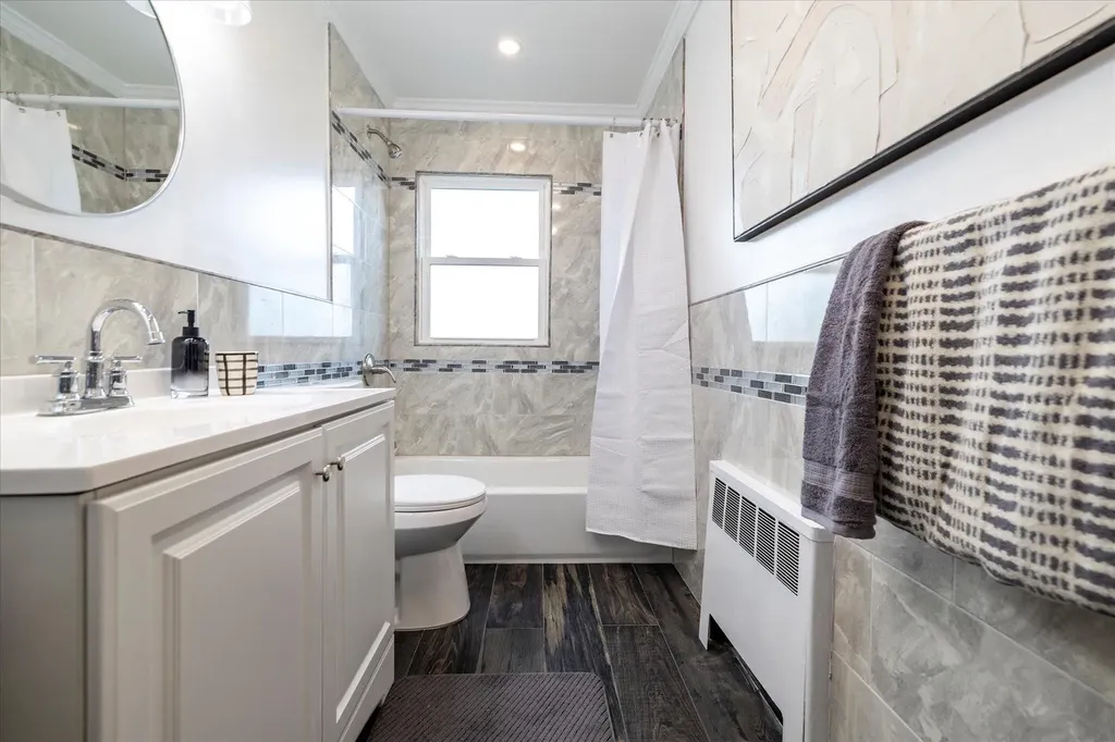 322 Dennis Street Oceanside NY 11572