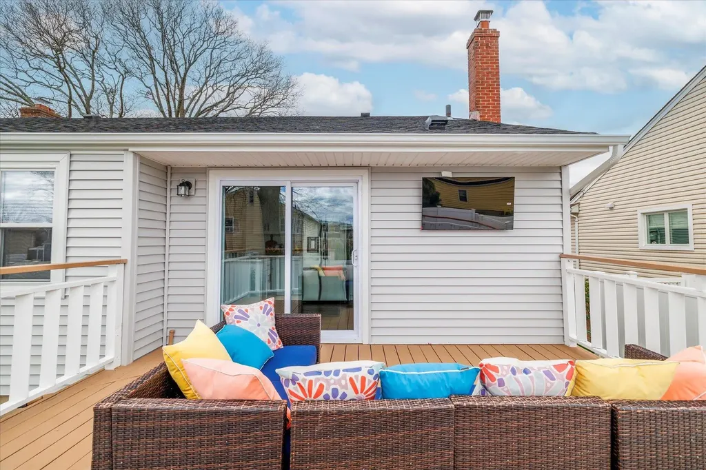 322 Dennis Street Oceanside NY 11572