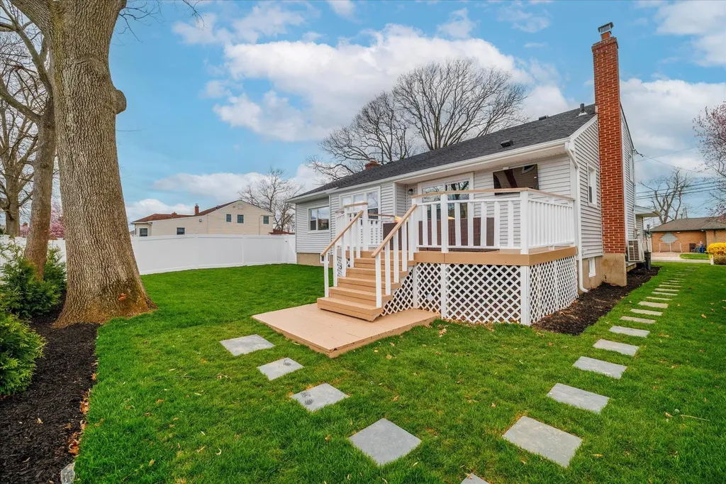 322 Dennis Street Oceanside NY 11572
