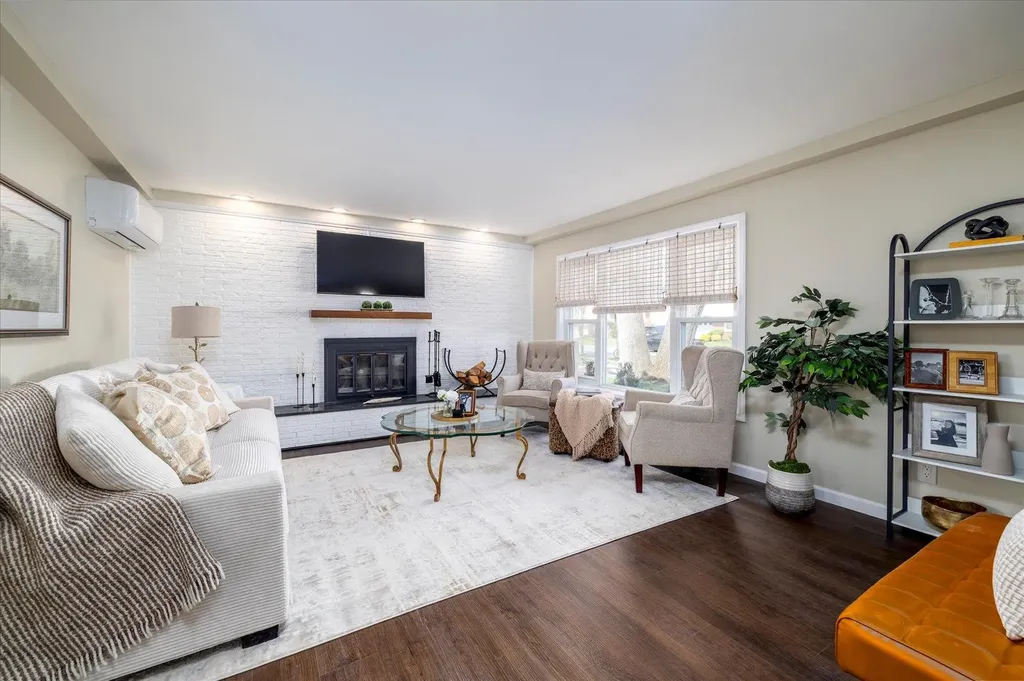 322 Dennis Street Oceanside NY 11572