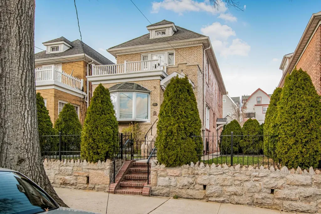 81 East 235th Street Bronx NY 10470