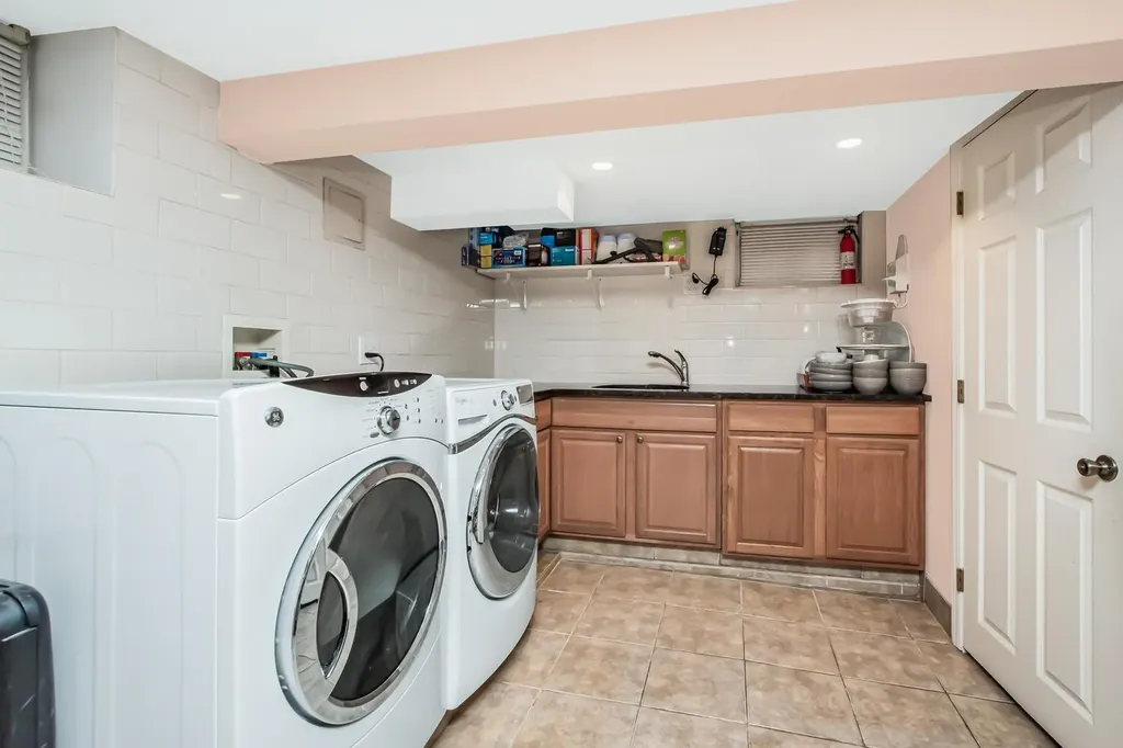 81 East 235th Street Bronx NY 10470
