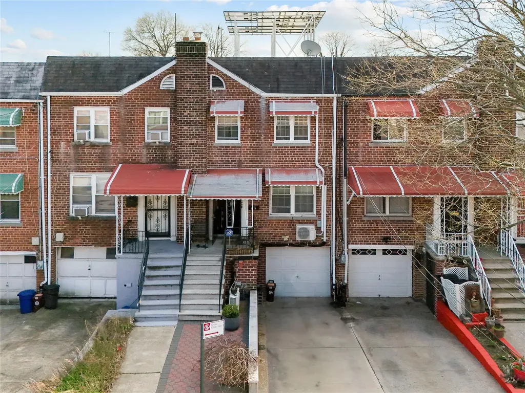 1138 E 215th Street Bronx NY 10469