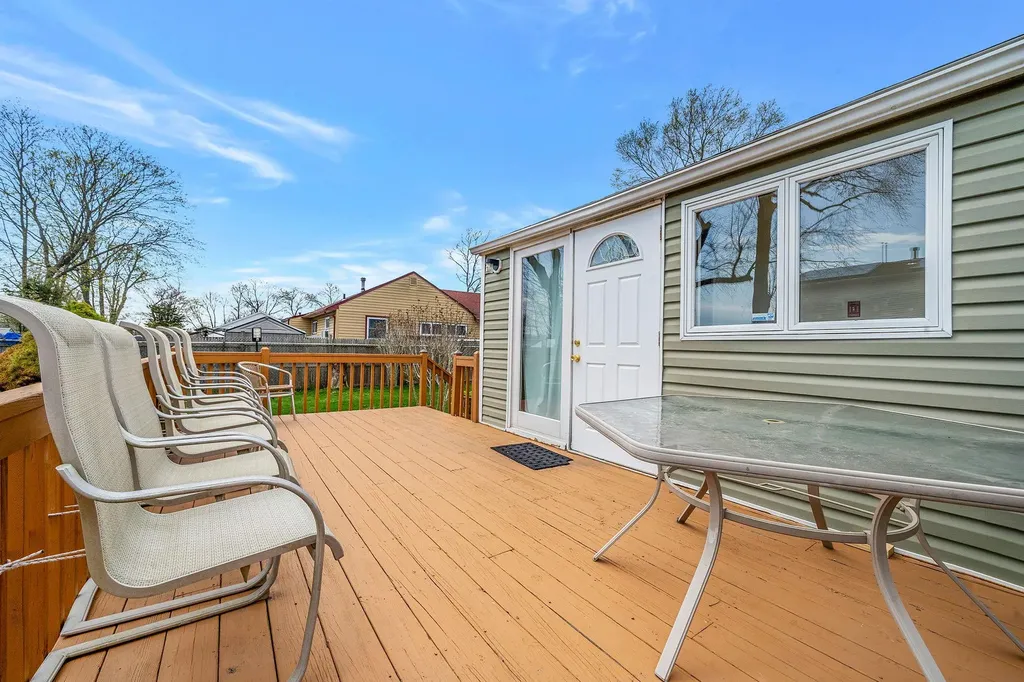 54 E Maple Street Central Islip NY 11722