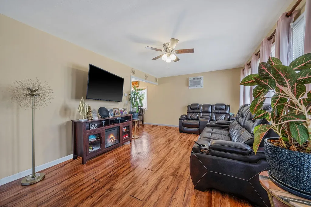 54 E Maple Street Central Islip NY 11722